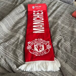 Manchester Uniter soccer scarf NWT